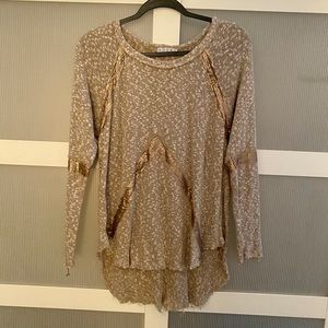 Adorn apparel (boutique) sweater with gold sequin